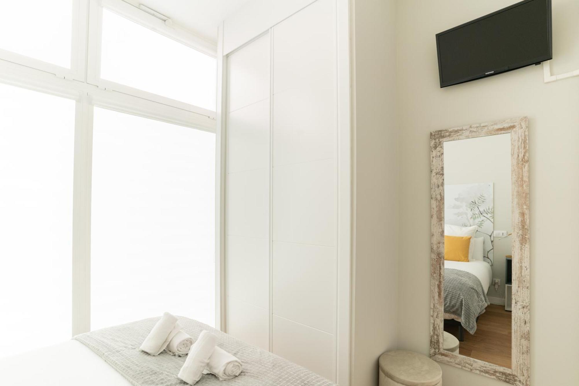 Bright And Airy 2 Bedroom Apartment In Madryt Zewnętrze zdjęcie