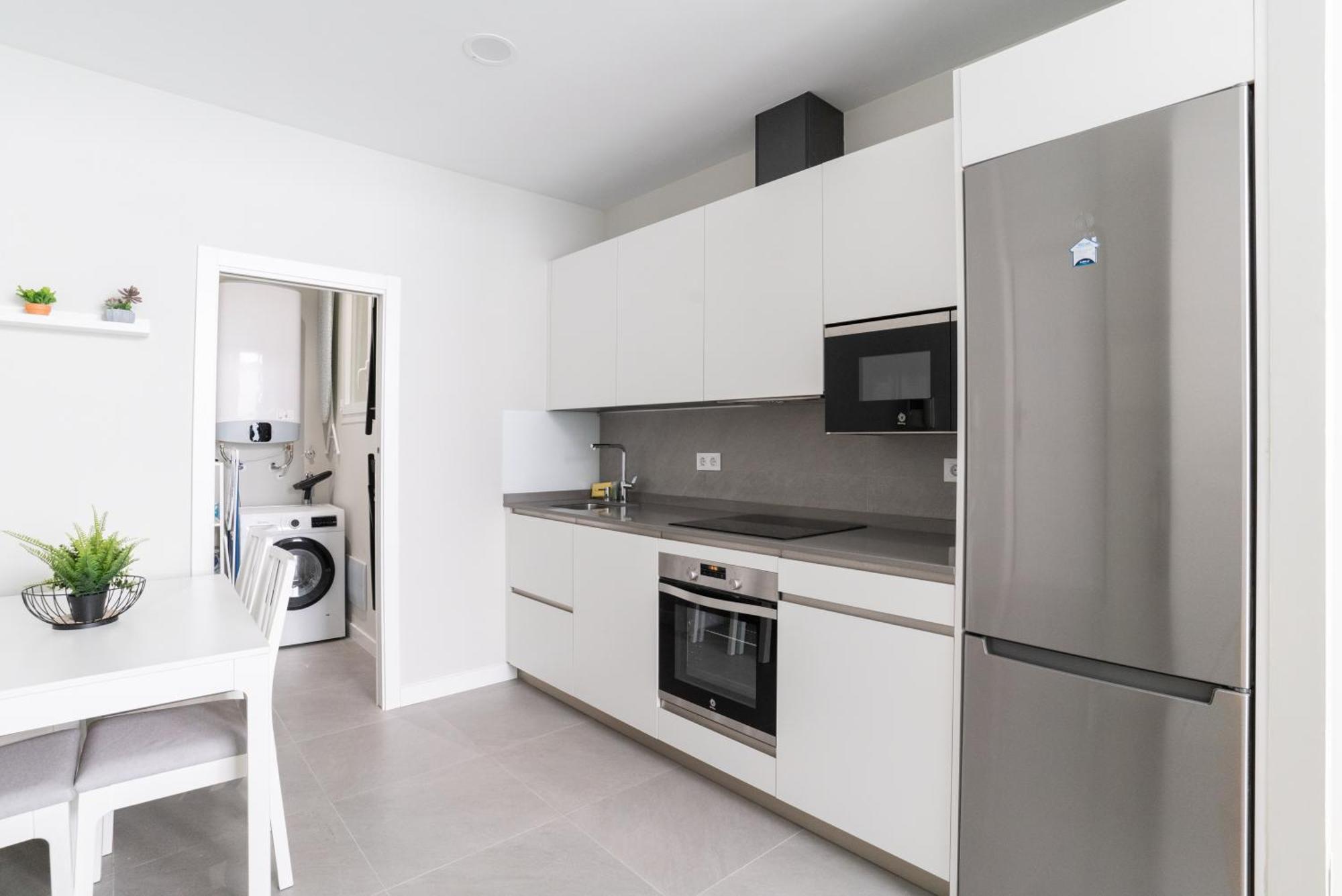 Bright And Airy 2 Bedroom Apartment In Madryt Zewnętrze zdjęcie